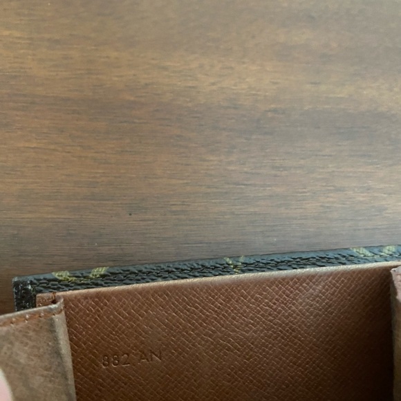 Louis Vuitton Vintage 1988 Monogram Elise Bifold Wallet on Chain - Picture 7 of 8